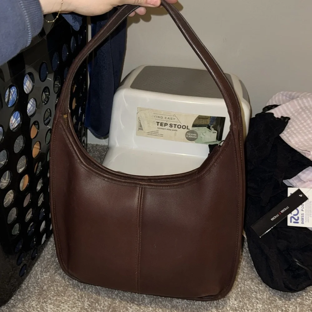 Coach 9025 - Picture 4 of 11